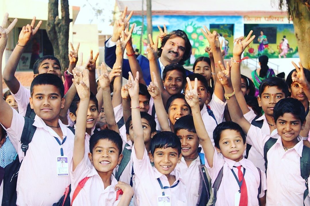 Santosh Talaghatti with rural schoolchildren during a Heal The World community visit